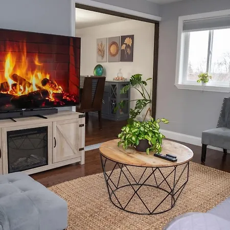 Lovely Home, Centrally Located!